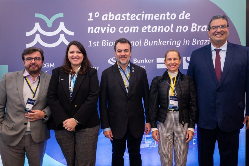 Porto de Santos recebe primeiro abastecimento de navio porta-contêineres com etanol no Brasil